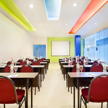 Ibis Budget Jakarta Cikini Hotel Ngoại thất bức ảnh