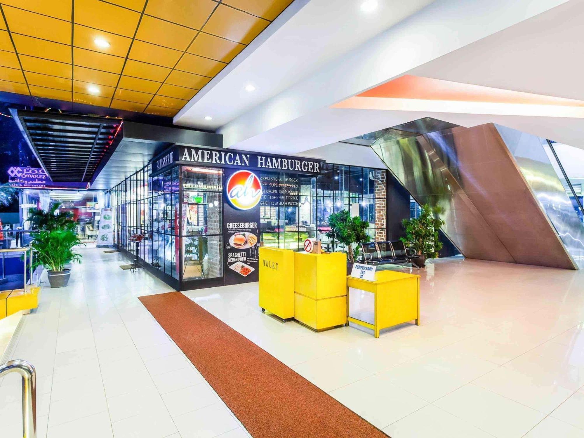 Ibis Budget Jakarta Cikini Ngoại thất bức ảnh