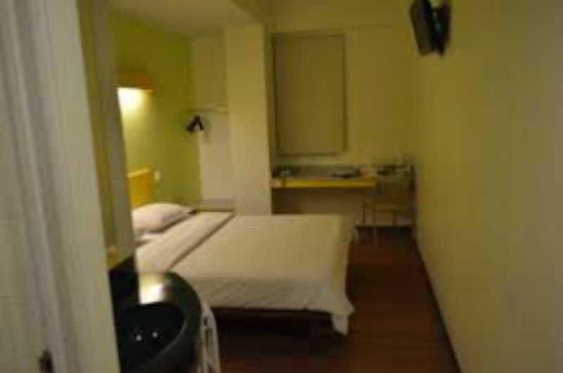 Ibis Budget Jakarta Cikini Ngoại thất bức ảnh