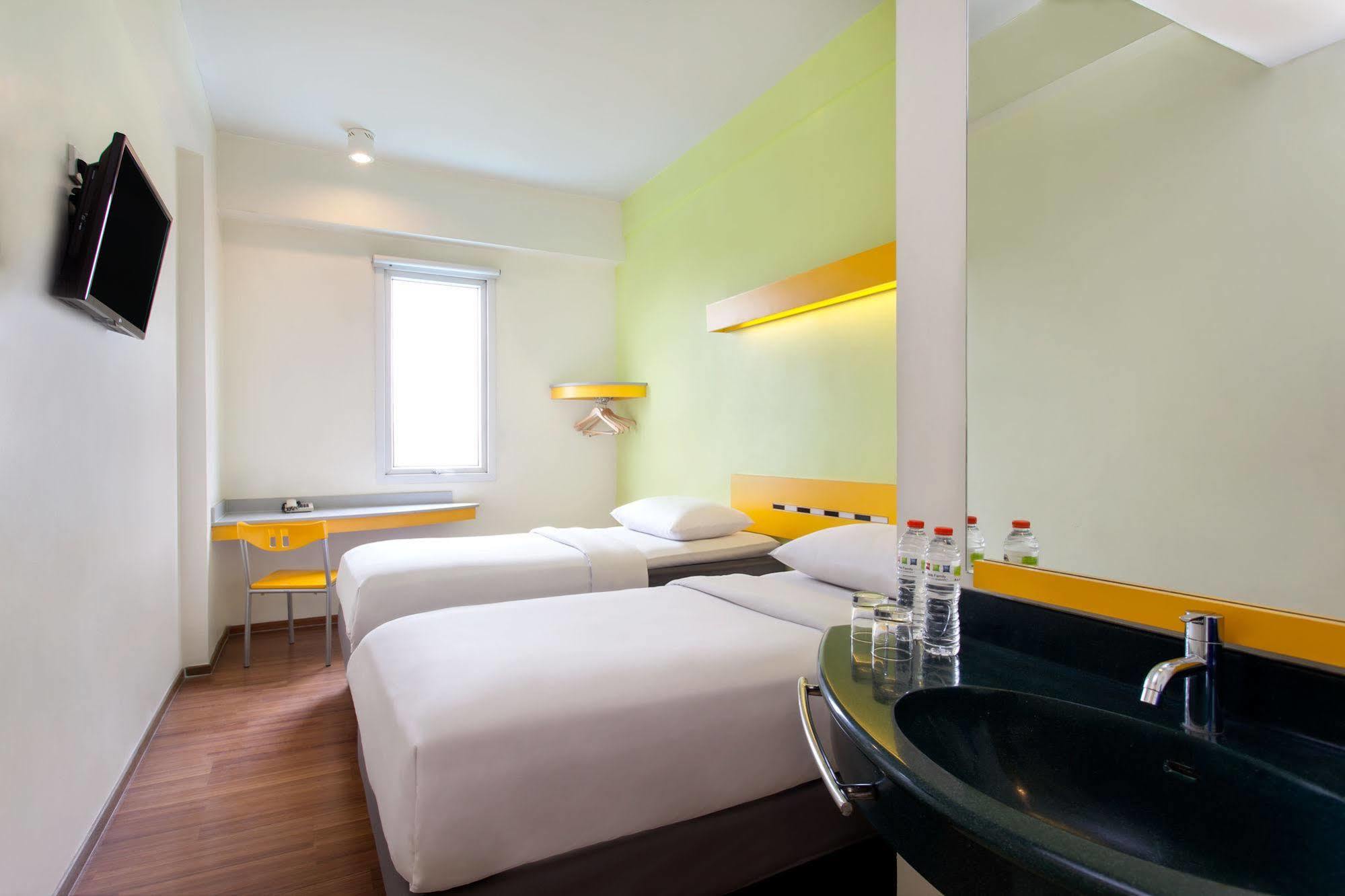 Ibis Budget Jakarta Cikini Ngoại thất bức ảnh