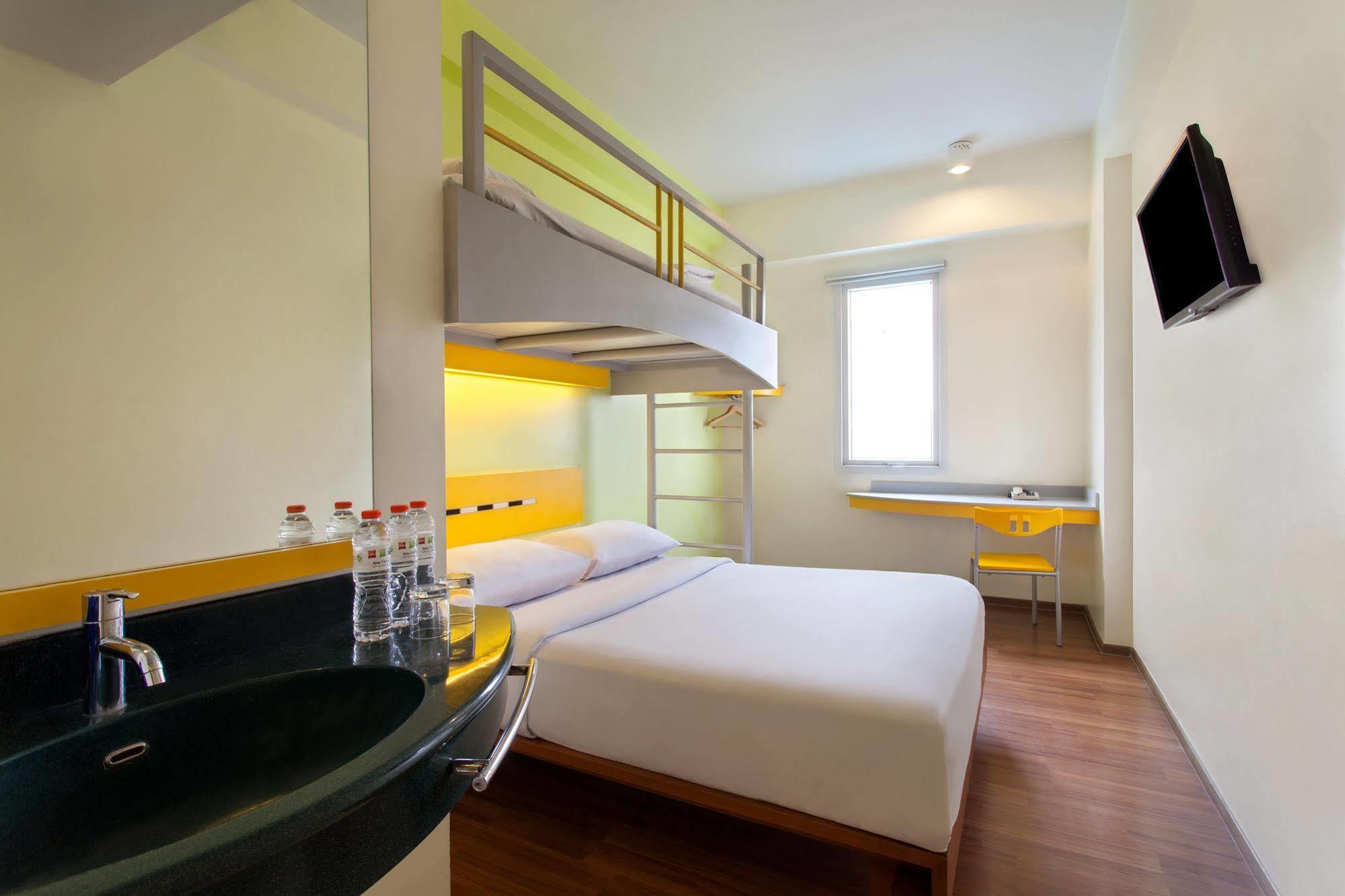 Ibis Budget Jakarta Cikini Ngoại thất bức ảnh