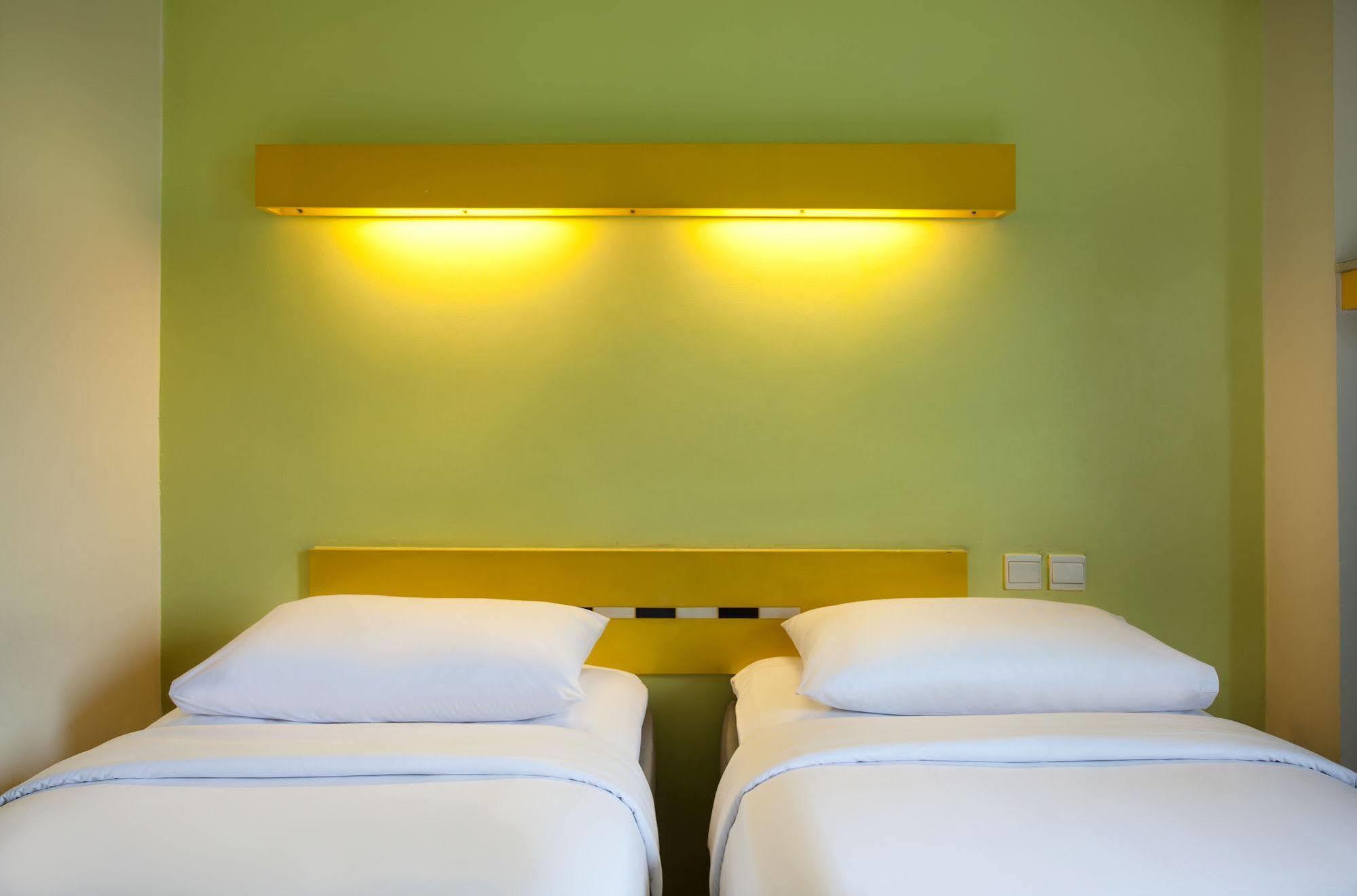 Ibis Budget Jakarta Cikini Ngoại thất bức ảnh